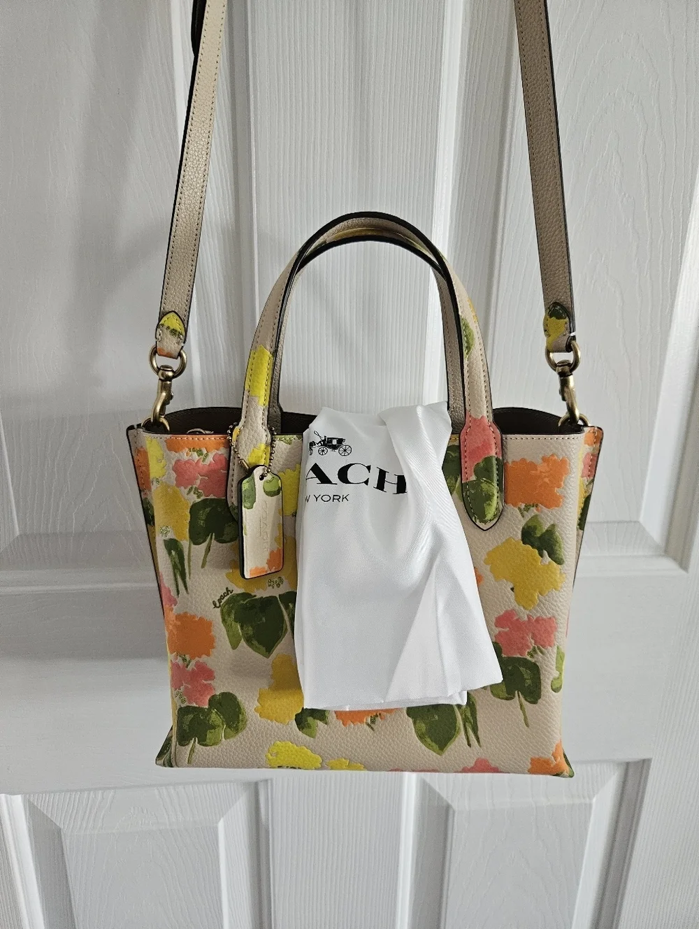 NWOT Coach Willow Tote 24 With Watercolor Floral Print